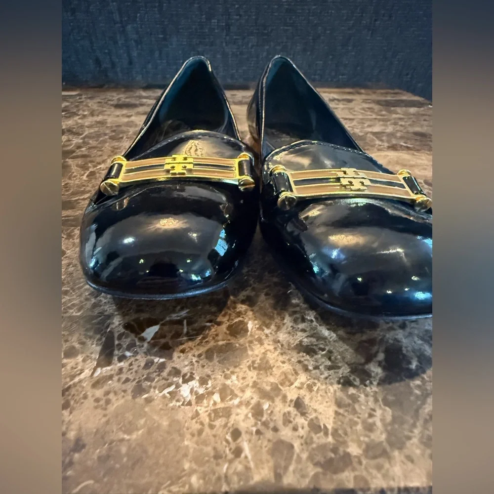 Tory Burch. Black Patent Loafers w/Gold & Brown Buckle. Size 9.5.